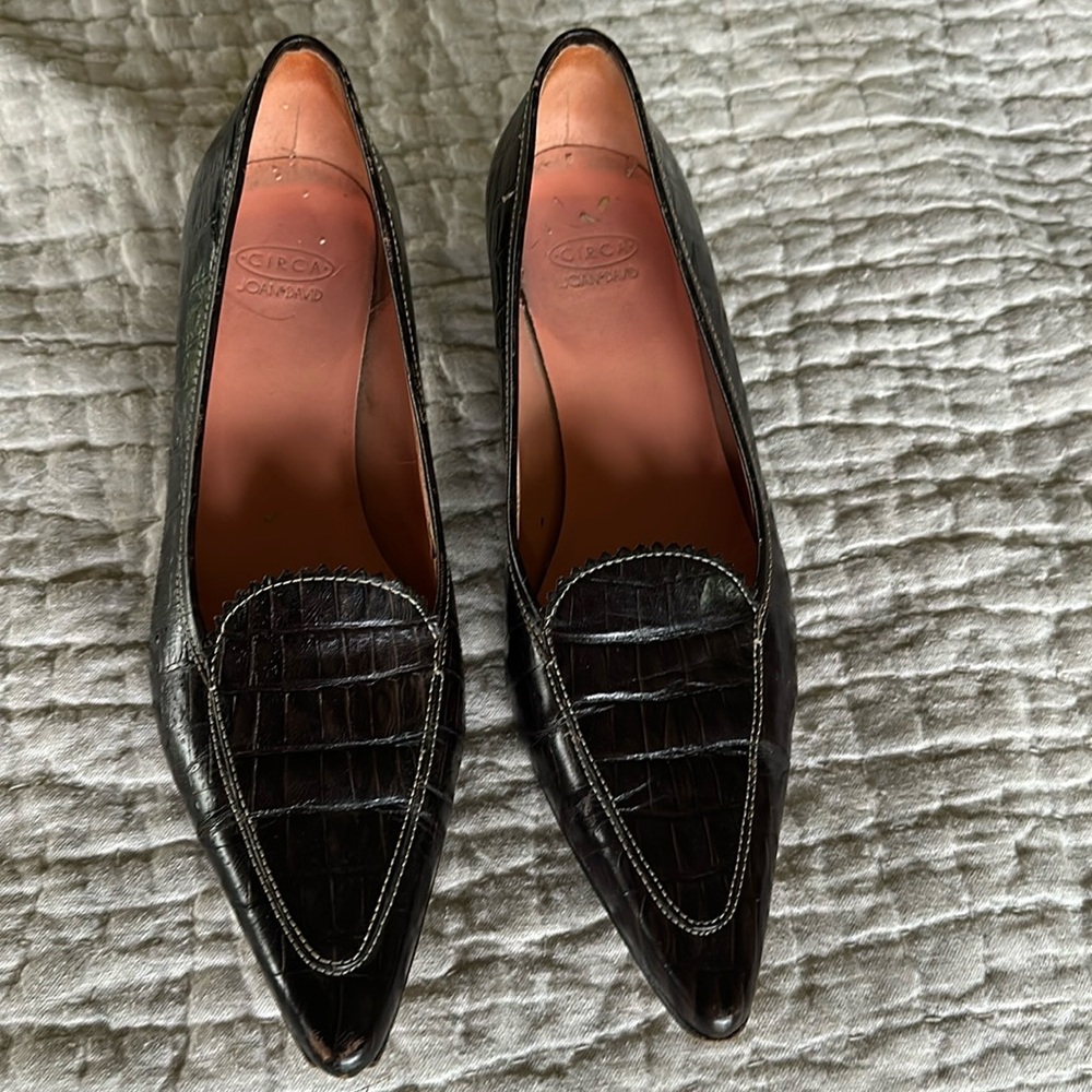 Vintage Joan & David brown faux croc kitten heal pump